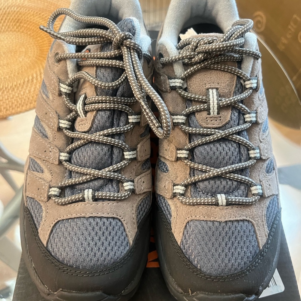 Merrell Women’s Moab 2 Vent hiking shoe. Size 7.5 new